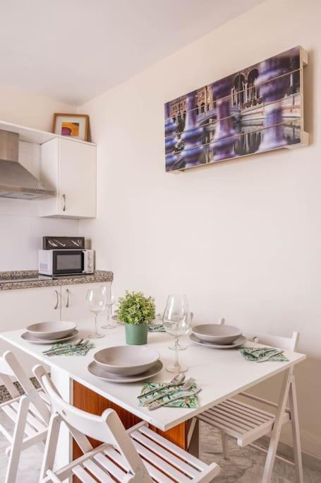 Apartamento Ronda De Triana 45 Sevilla Eksteriør bilde